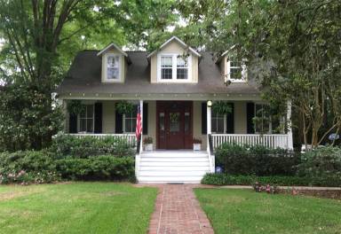 Main picture of 113 N Laurel St