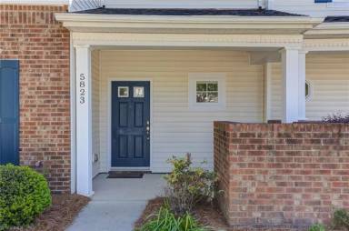 Main picture of 5823 Fox Point Cir