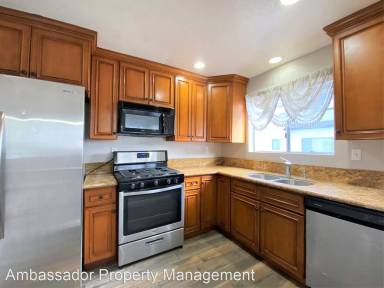 Main picture of 826 W Lambert Rd