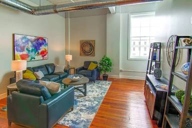 Main picture of 310 Broad St