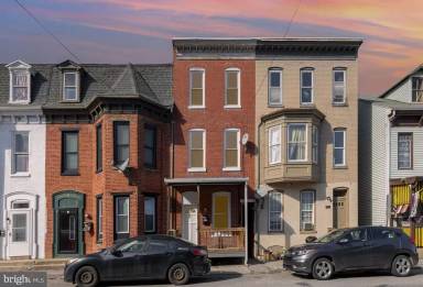 Main picture of 557 W Philadelphia St