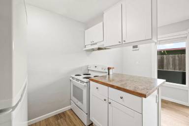 Main picture of 805 E 5th St