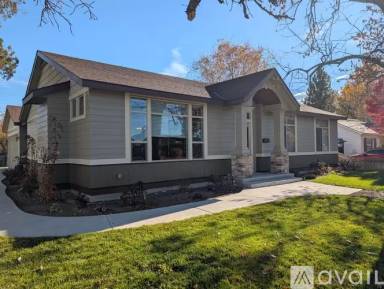 Main picture of 400 S Curtis Rd