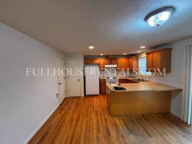 Main picture of 460-462 Helen St