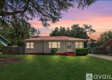 Main picture of 909 Sandalwood Dr
