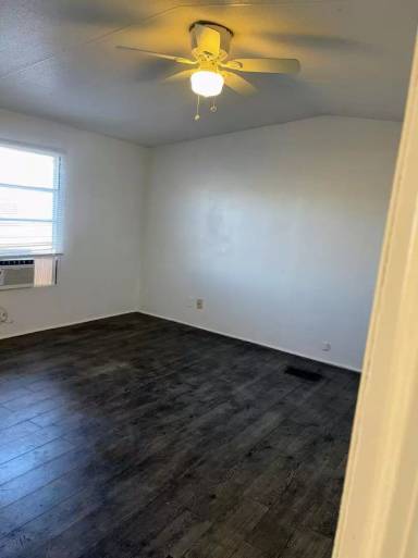 Main picture of 41 Three Cross Ln