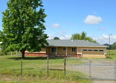 Main picture of 8365 State Highway 99E