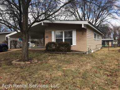 Main picture of 385 Versailles Dr