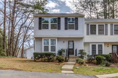 Main picture of Taylors Pond Drive