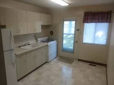 Main picture of 411 E Vandalia St