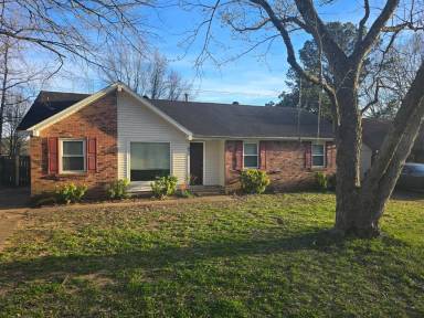 Main picture of 815 Valley Springs Dr