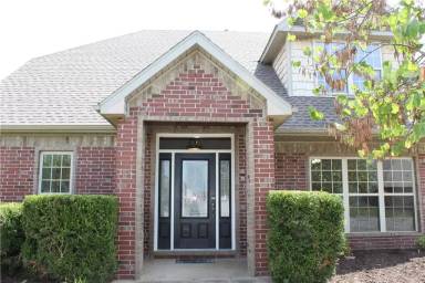 Main picture of 330 Windsor Dr