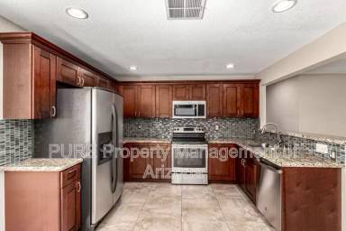 Main picture of 1817 W Portobello Ave