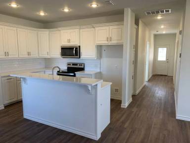 Main picture of 5521 Kemper St