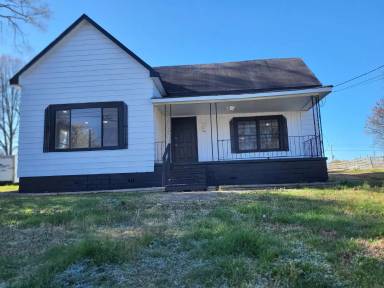 Main picture of 414 E Washington Ave