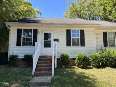 Main picture of 901 Marlborough Rd