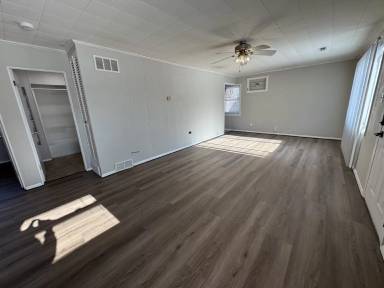 Main picture of 19 Fox Ct