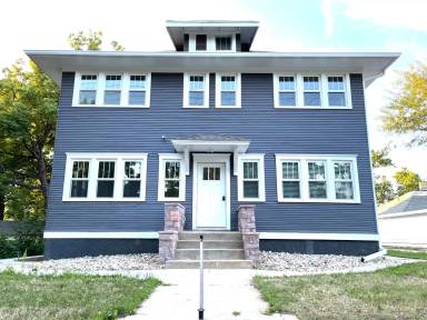 Main picture of 718 W 8th St