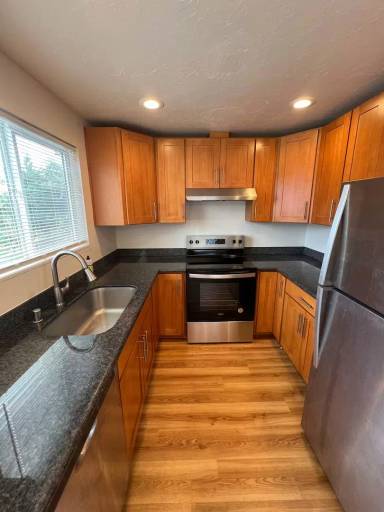 Main picture of 1822 10th Ave W