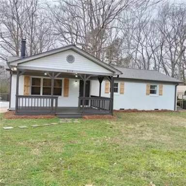 Main picture of 2459 Lyon St
