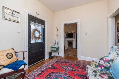 Main picture of 308 S Broadway Park
