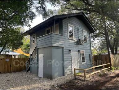 Main picture of 115 W Plymouth St