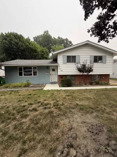 Main picture of 1187 Golden Gate Blvd