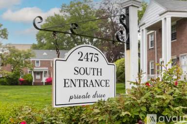 Main picture of 2475 Summer St