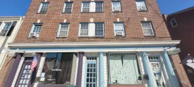 Main picture of 32 W Market St