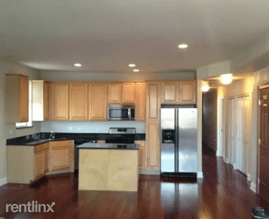 Main picture of 4209 S Michigan Ave
