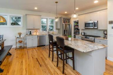 Main picture of 1554 NW John Fremont St