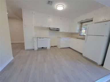 Main picture of 950 Karen Rd