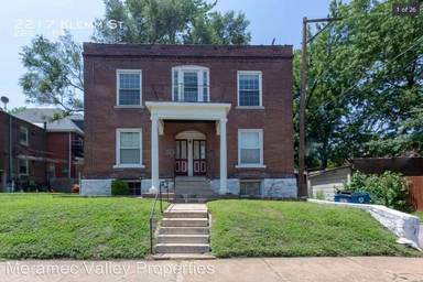 Main picture of 2215 Klemm St