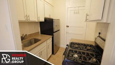 Main picture of 512-20 W Cornelia Ave