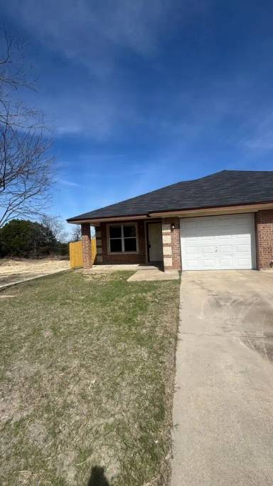 Main picture of 205 W Arlo Rd