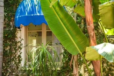 Main picture of 344 S La Peer Dr