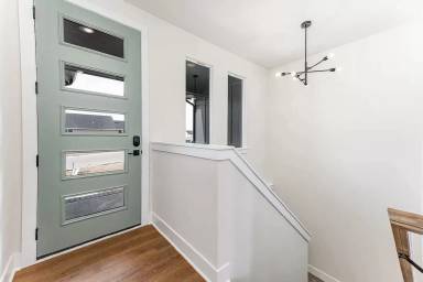 Main picture of 1260 N Main St