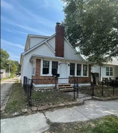 Main picture of 1715 N Oxford St