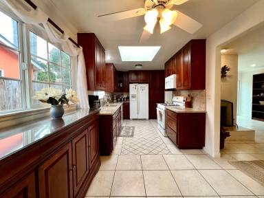 Main picture of 19 San Dimas Ave