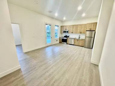 Main picture of 2425 NE Alberta St