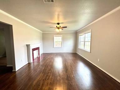 Main picture of 5946 E 4th St