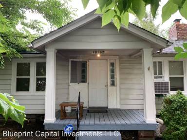 Main picture of 18162 Lange St