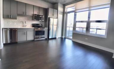 Main picture of 880 S Clark St