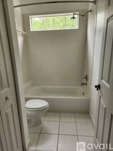 Main picture of 936 N Oleander Ave