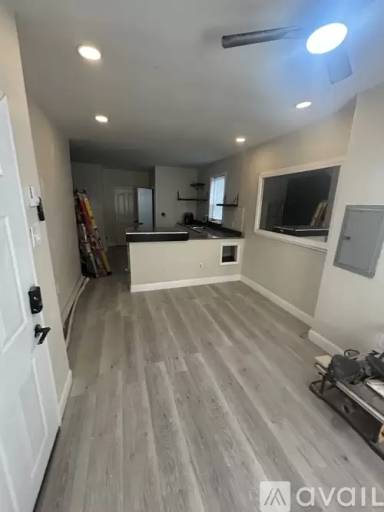 Main picture of 210 W 5th St