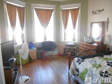 Main picture of 221 Kelton St