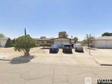 Main picture of 10608 Lakewood Ave