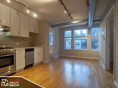 Main picture of 2520 W Leland Ave