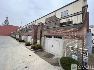 Main picture of 111 N Walnut St