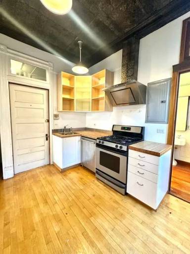 Main picture of 1656 S Throop St